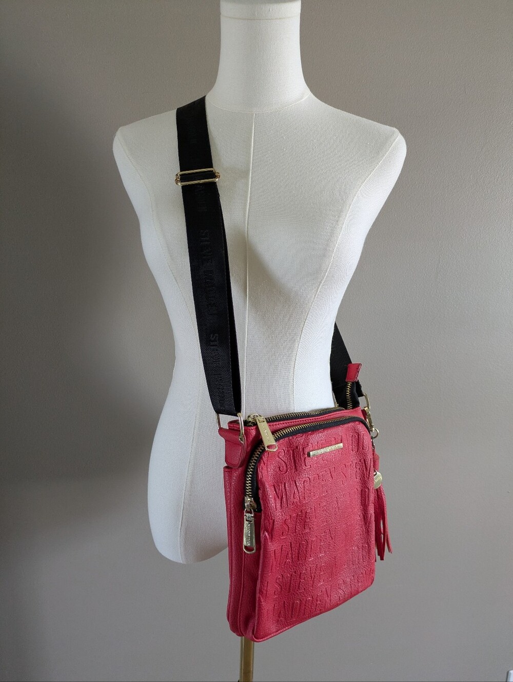 Steve Madden Red Pebbled Faux Leather Crossbody Shoulder Bag With Tassle Charm